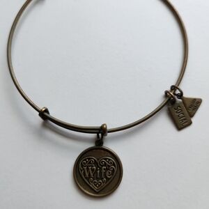 Chic Bronze Bracelet with "Wife" Heart Charm